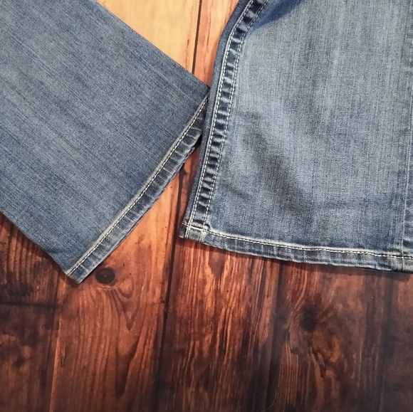 New Women's Miss Me Jeans - Picture 4 of 4